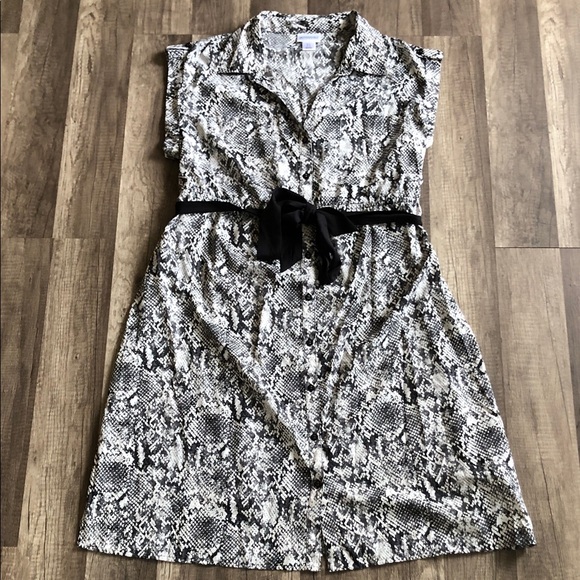 Motherhood Maternity Dresses & Skirts - Motherhood Maternity Black and White Snake Print Dress L